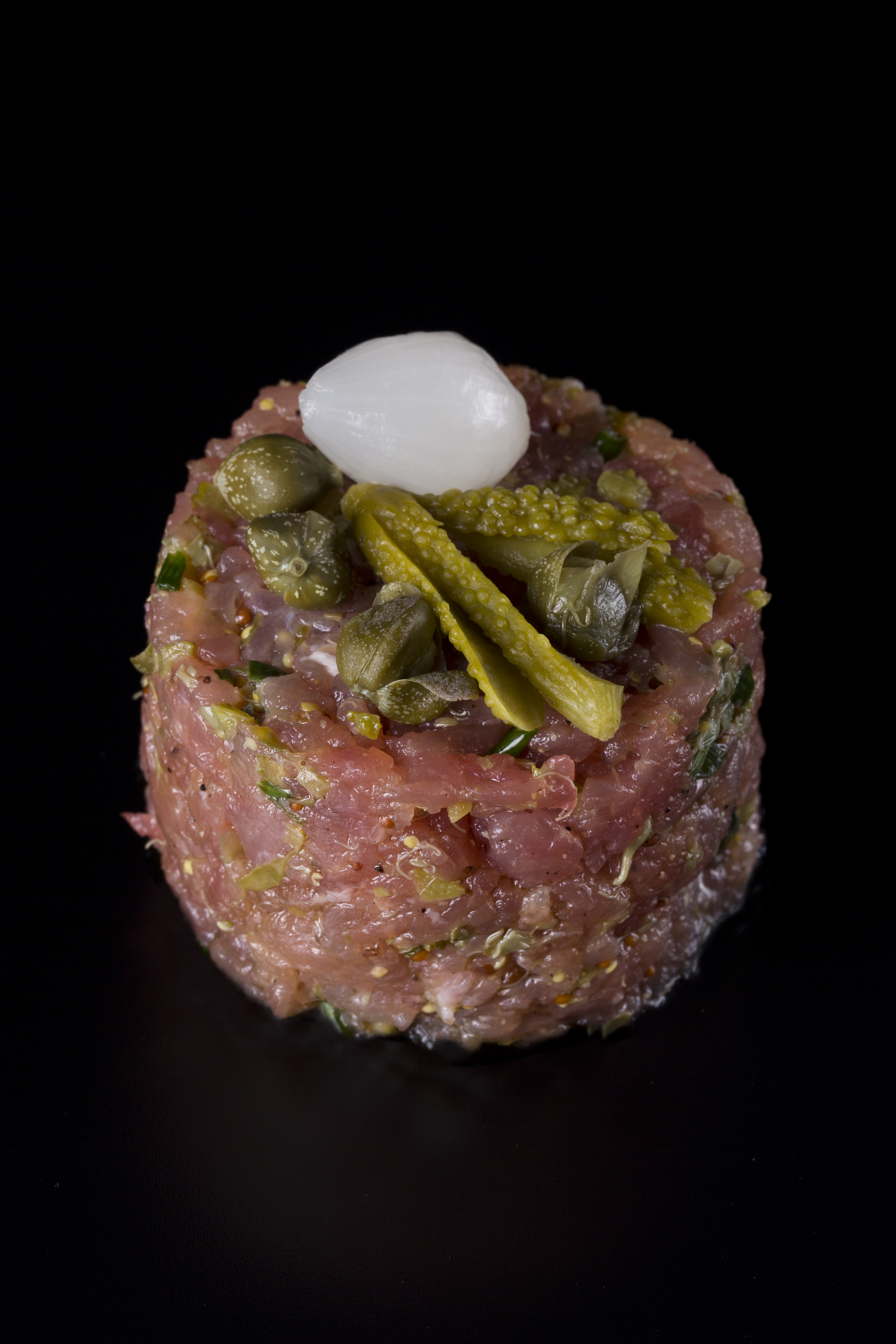Tartar de salchichón al estilo tradicional.